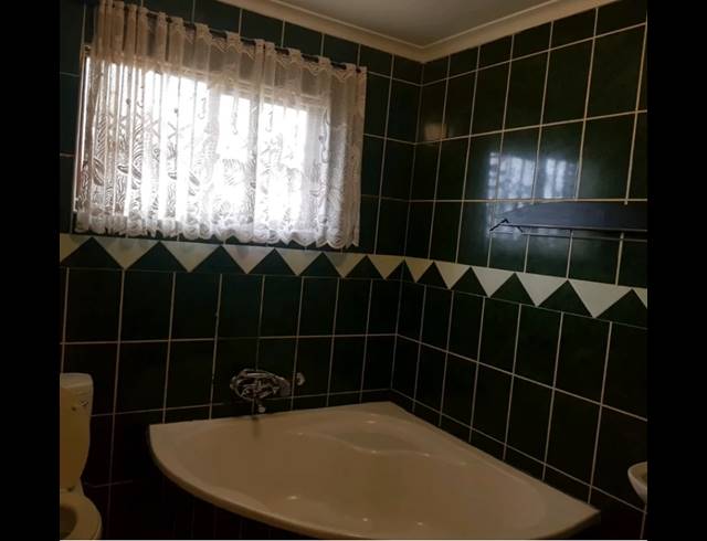 3 bed property to rent in KENVILLE